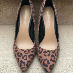 Size 9 BCBG leopard pumps